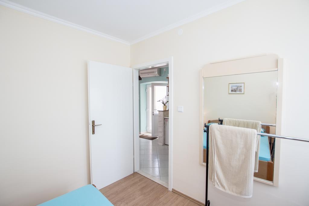 Radovcic Apartments And Rooms Тръстено Екстериор снимка