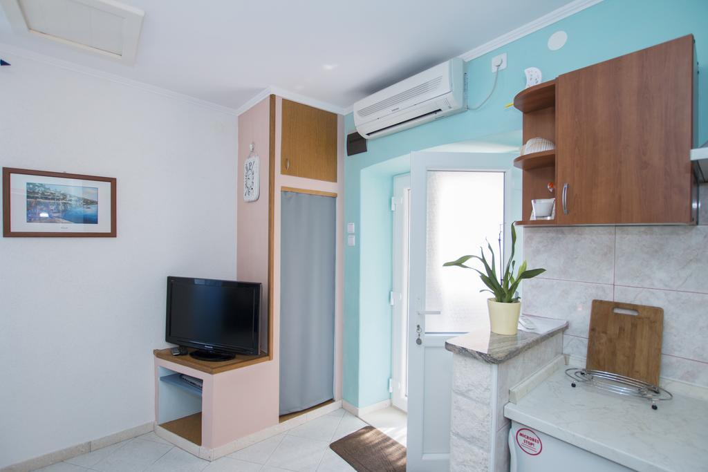 Radovcic Apartments And Rooms Тръстено Екстериор снимка