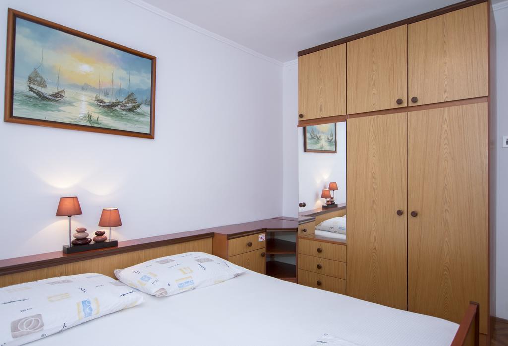 Radovcic Apartments And Rooms Тръстено Екстериор снимка