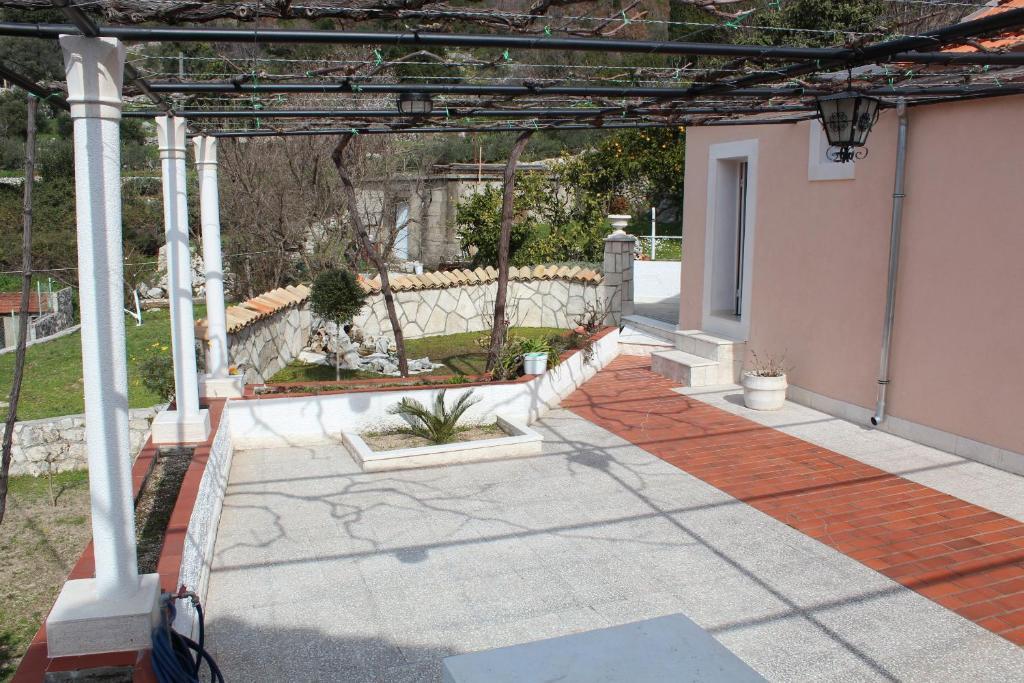 Radovcic Apartments And Rooms Тръстено Екстериор снимка